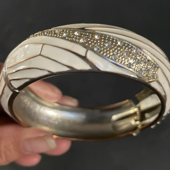 Vintage enamel and rhinestone clasp bangel - Picture 2 of 5